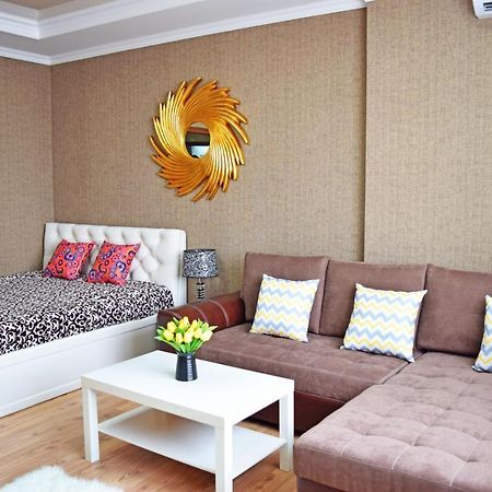 Sunny Apartment With Mountain View Bishkek Esterno foto