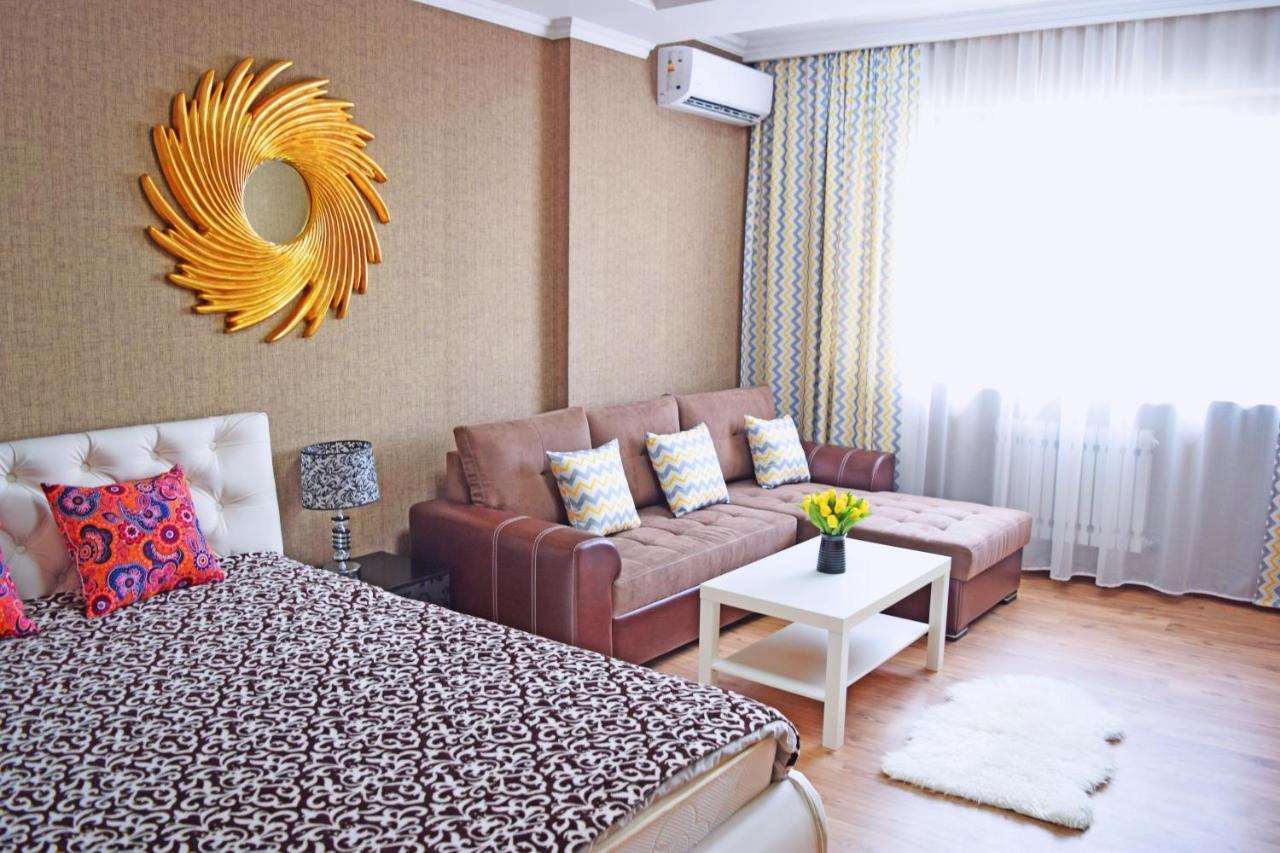 Sunny Apartment With Mountain View Bishkek Esterno foto