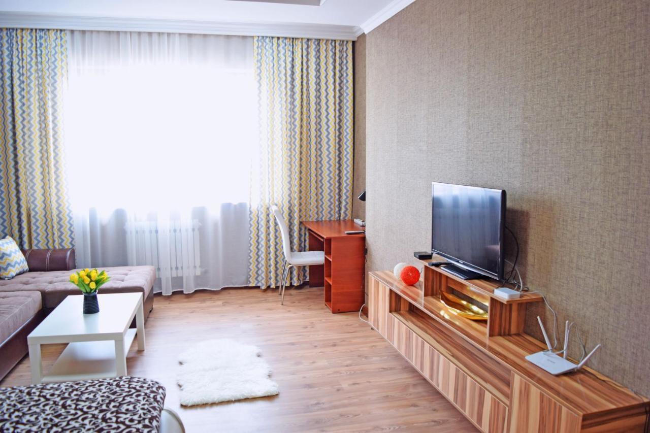 Sunny Apartment With Mountain View Bishkek Esterno foto