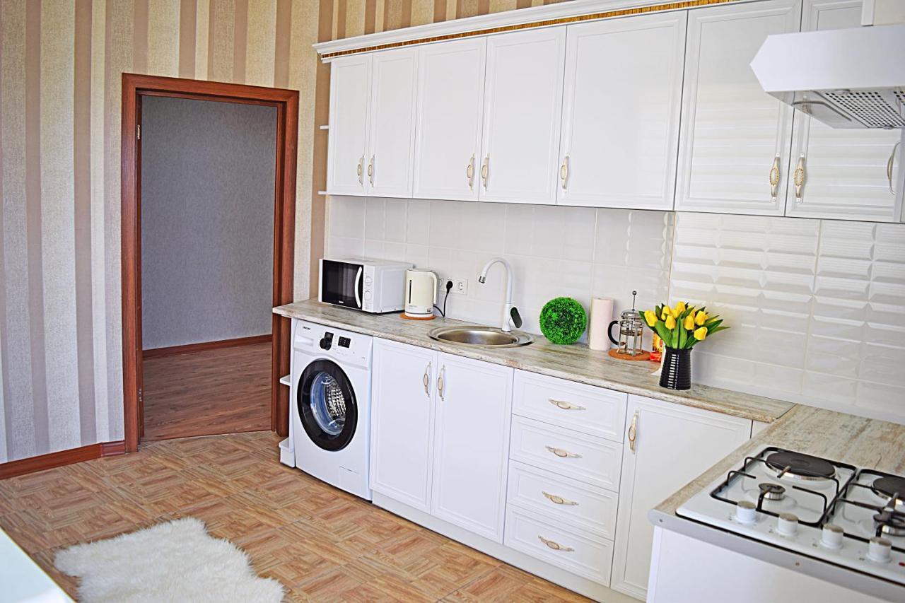 Sunny Apartment With Mountain View Bishkek Esterno foto