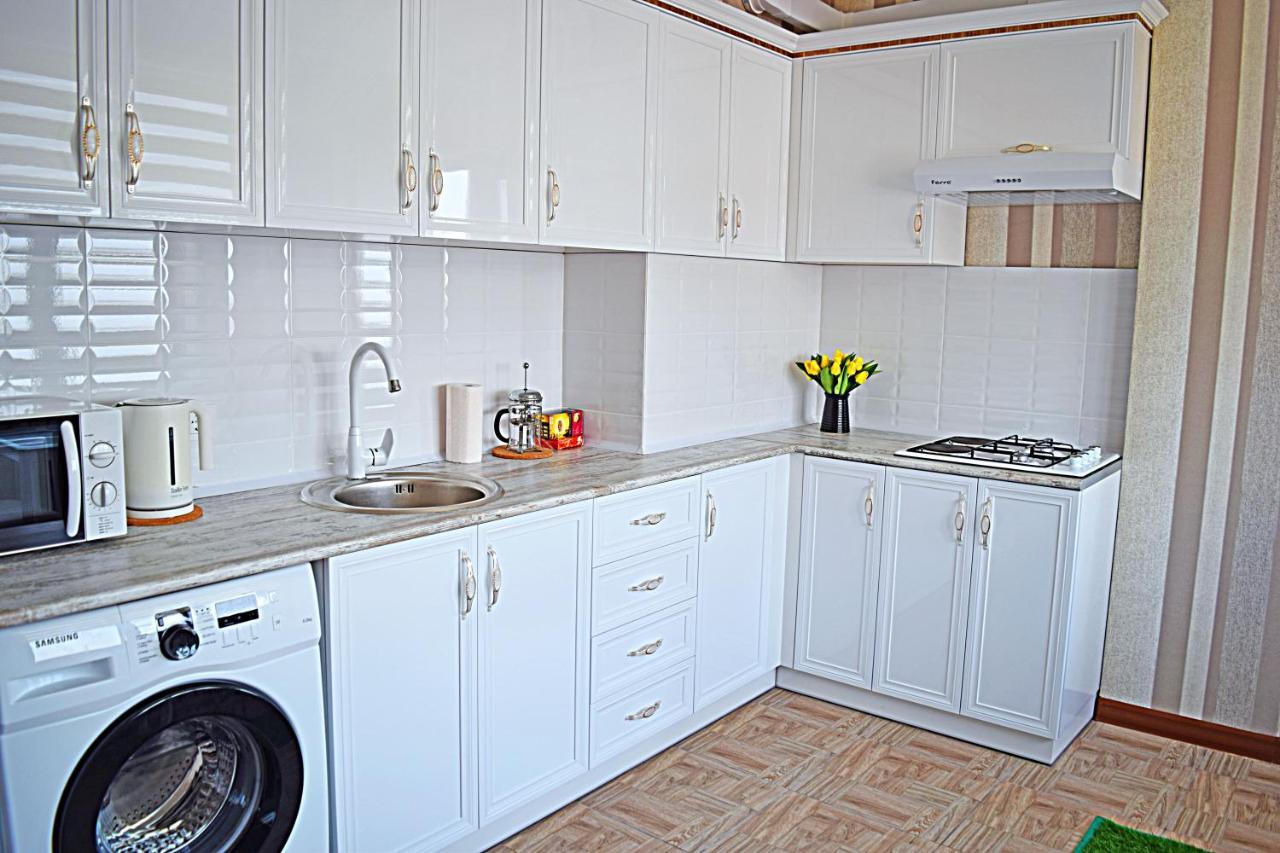 Sunny Apartment With Mountain View Bishkek Esterno foto