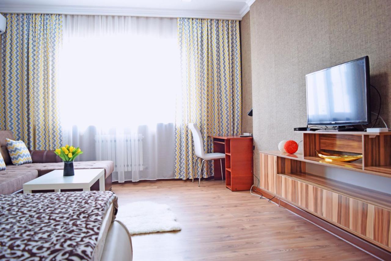 Sunny Apartment With Mountain View Bishkek Esterno foto