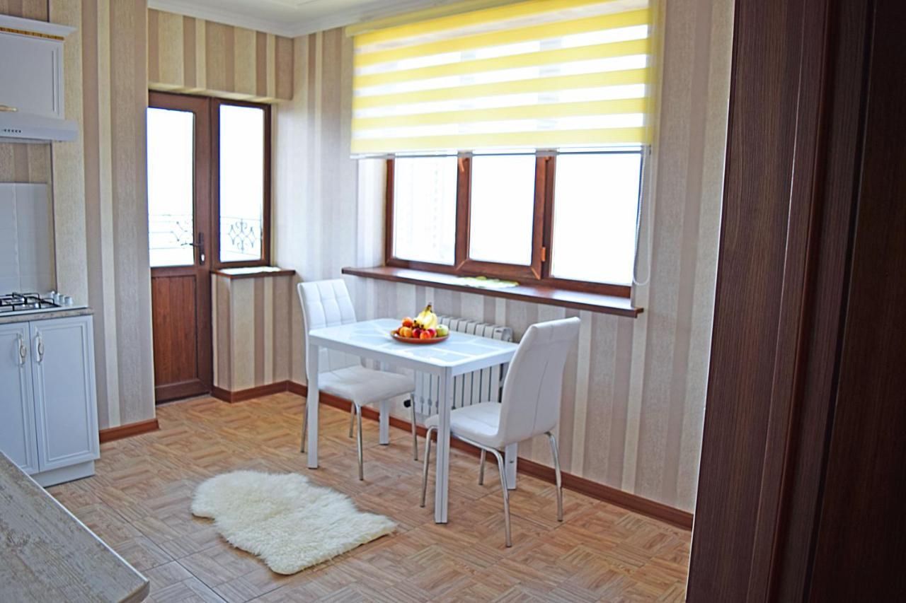 Sunny Apartment With Mountain View Bishkek Esterno foto
